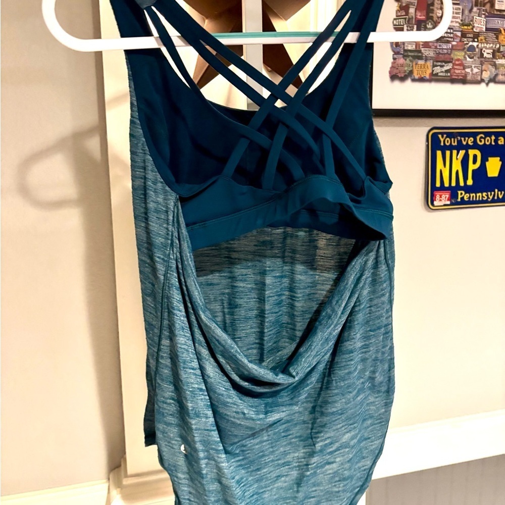 Lululemon Free To Be Serene 2 in 1 Tank Top  (no pad inserts) Size 6 - Picture 2 of 4